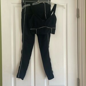 EUC Beyond Yoga Set Top ( S) Leggings (M)
